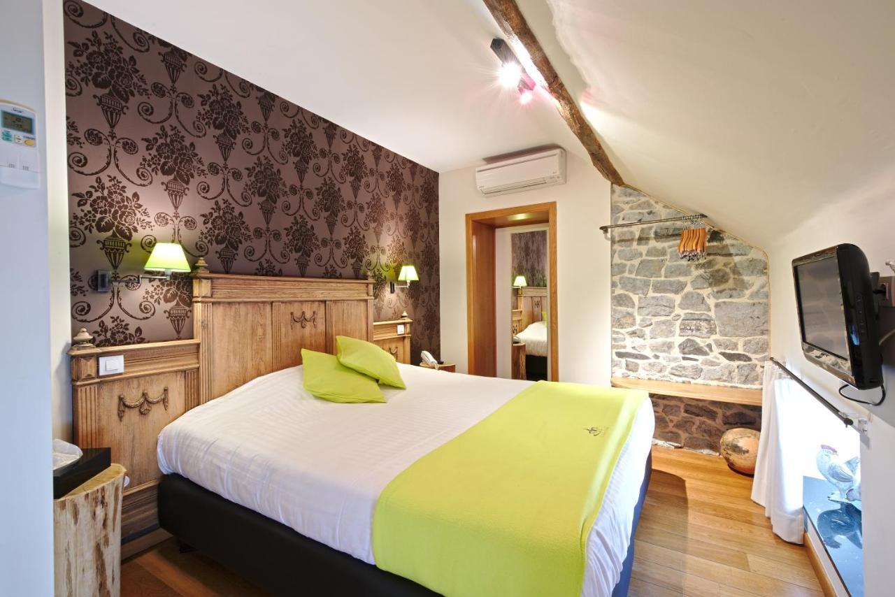 Hotel Le Saint Hadelin Celles  Bagian luar foto
